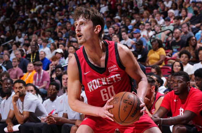 东方篮球新秀在全球赛事中大放异彩的简单介绍