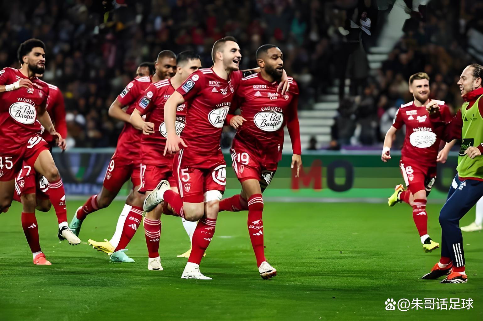 圣埃蒂安足球俱乐部将在周末进行一场紧张比赛的简单介绍 圣埃蒂安足球俱乐部将在周末进行一场紧张比赛的简单介绍