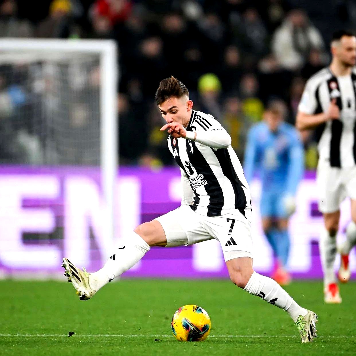 沉闷局面！欧冠比赛中双方互交白卷的简单介绍