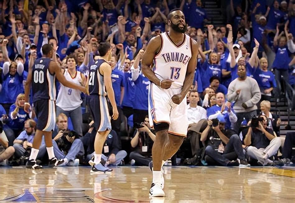 关于大连海盗横扫沈阳雷霆,积分榜上升至前四的信息 关于大连海盗横扫沈阳雷霆,积分榜上升至前四的信息