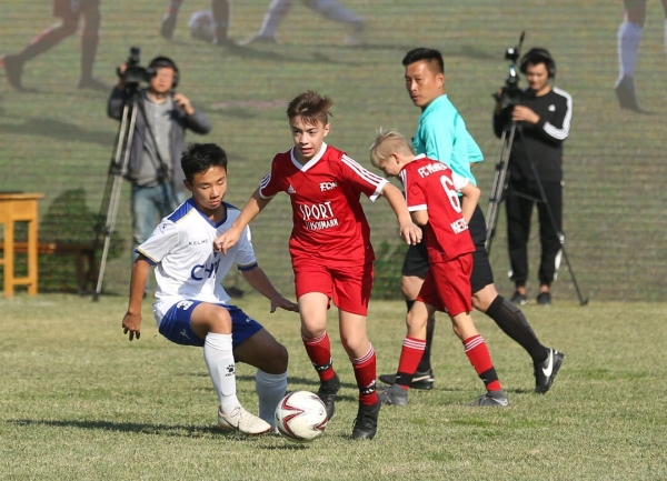 国际友谊赛:中德球队展开激烈对抗的简单介绍 国际友谊赛:中德球队展开激烈对抗的简单介绍