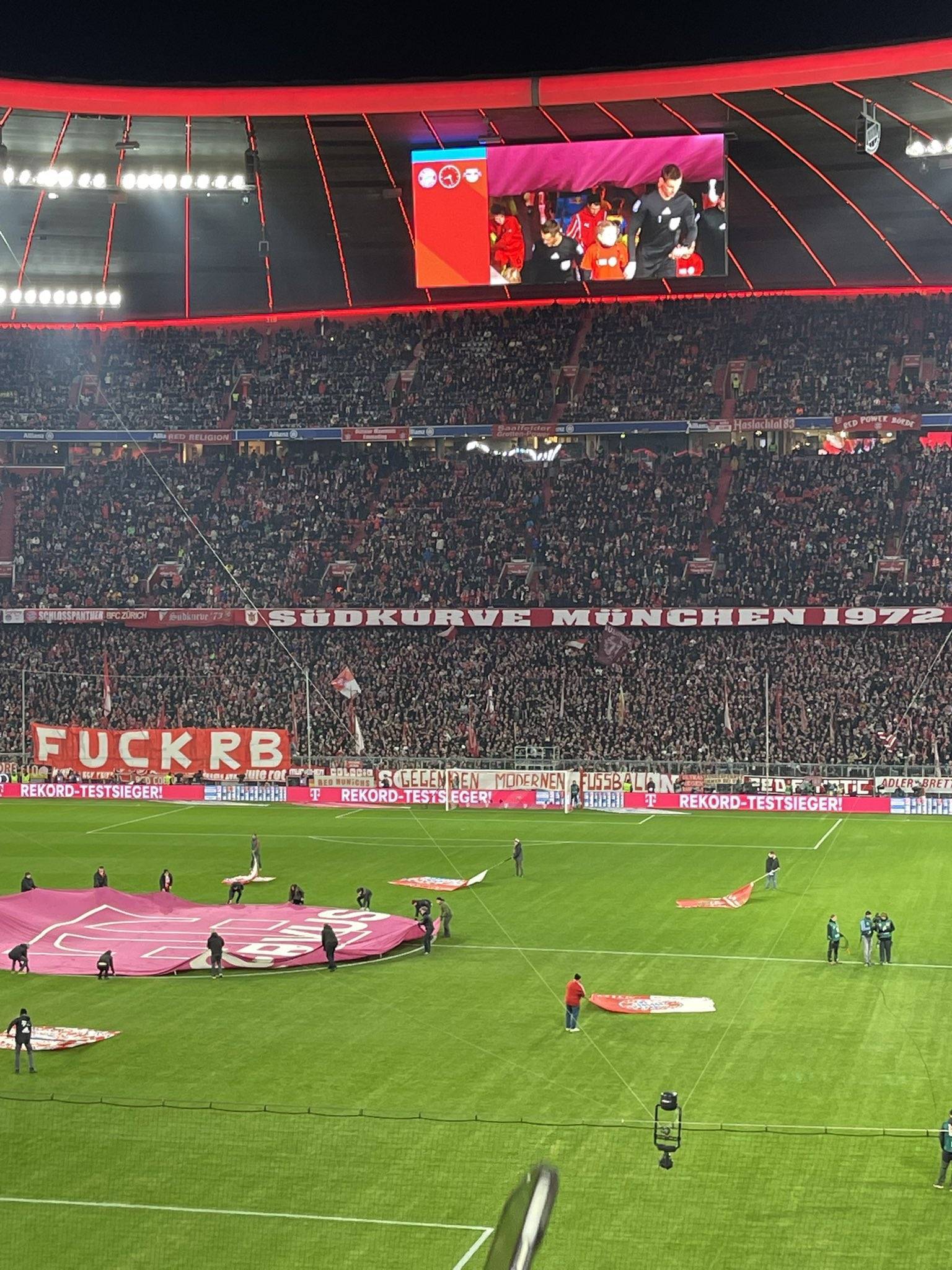 拜仁慕尼黑客场战胜莱比锡，继续领跑