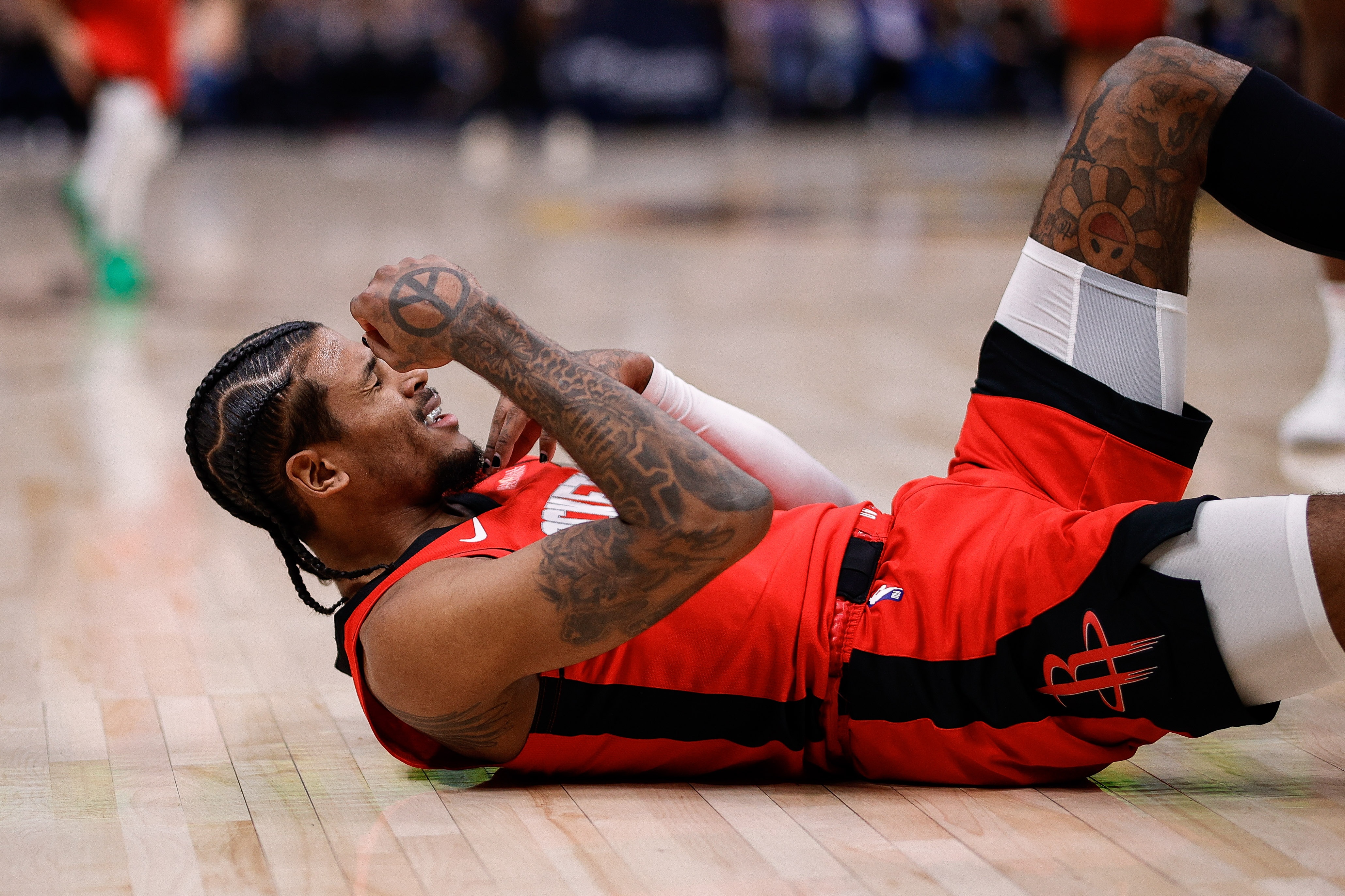 火箭队在主场战胜太阳，进入连败