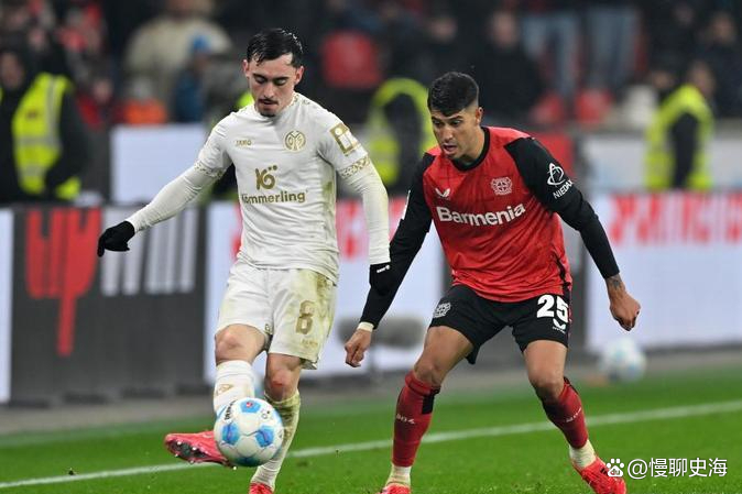 勒沃库森小将拼尽全力，帮助球队取胜