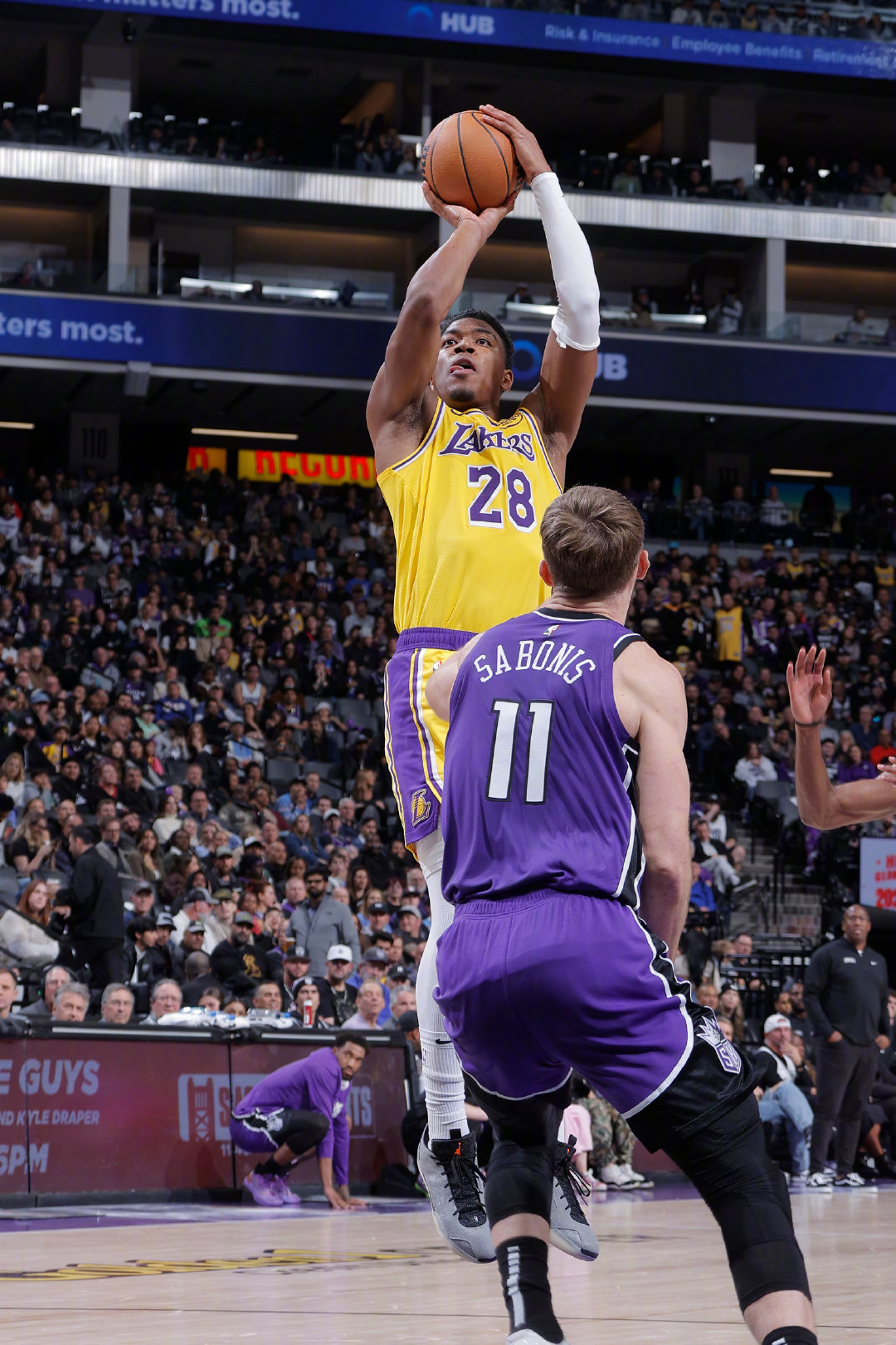 浓眉哥险胜巴特勒，勇士关键表现点燃全场！