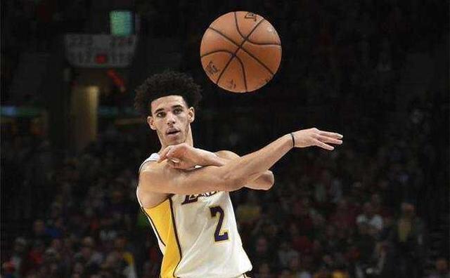 穆古鲁扎在老鹰比赛中重要助攻,出色防守引发热议!的简单介绍 穆古鲁扎在老鹰比赛中重要助攻,出色防守引发热议!的简单介绍